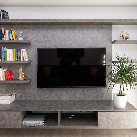 Luxury City Center Two Bedroom Apartment Close To Beach Varna Bagian luar foto