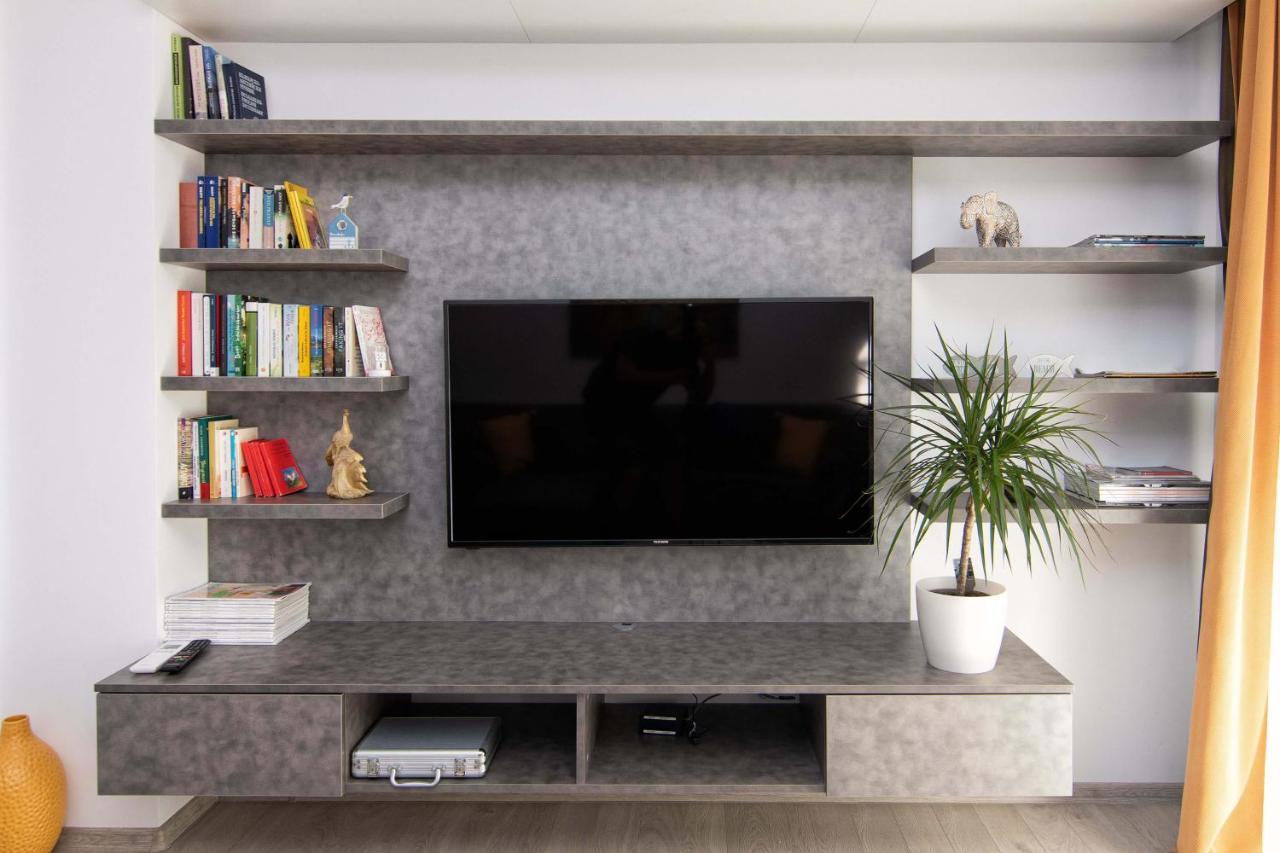 Luxury City Center Two Bedroom Apartment Close To Beach Varna Bagian luar foto