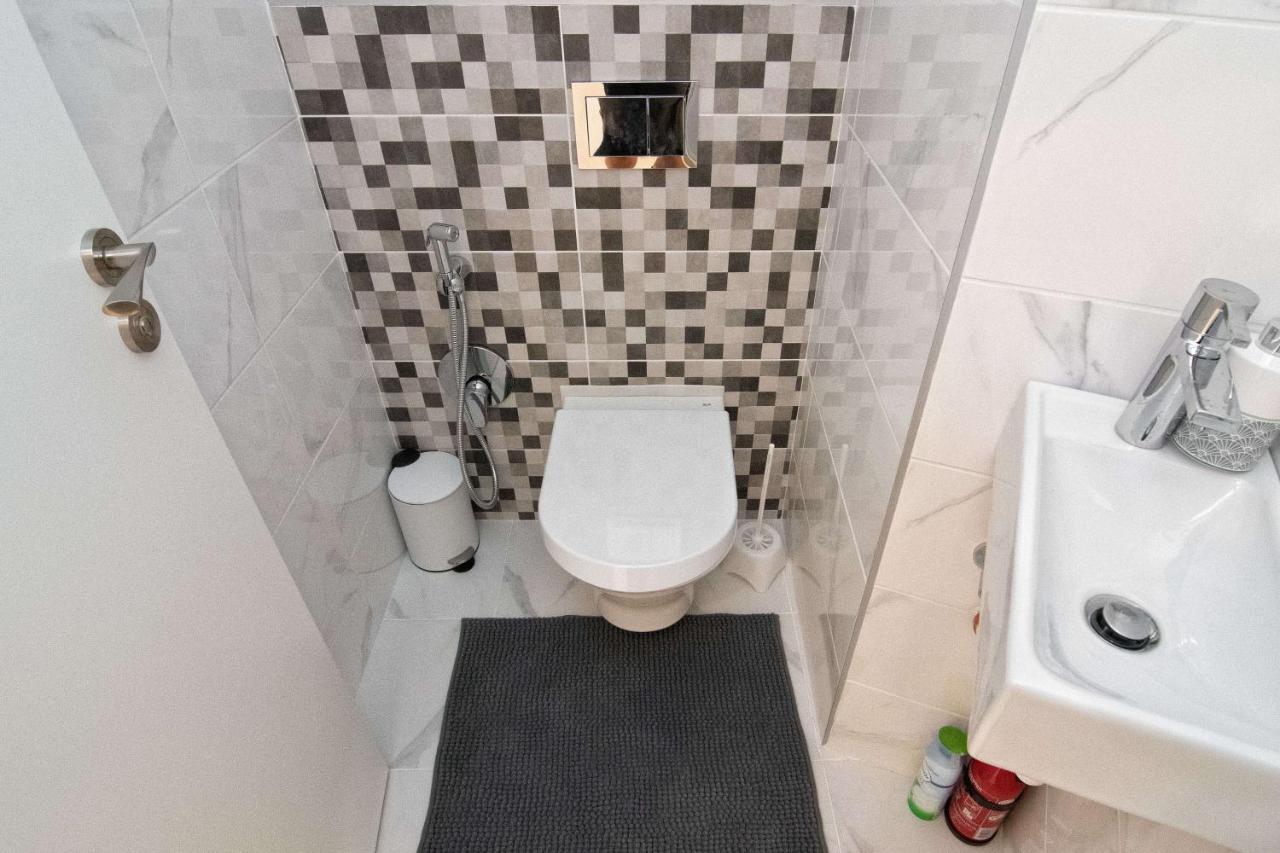 Luxury City Center Two Bedroom Apartment Close To Beach Varna Bagian luar foto
